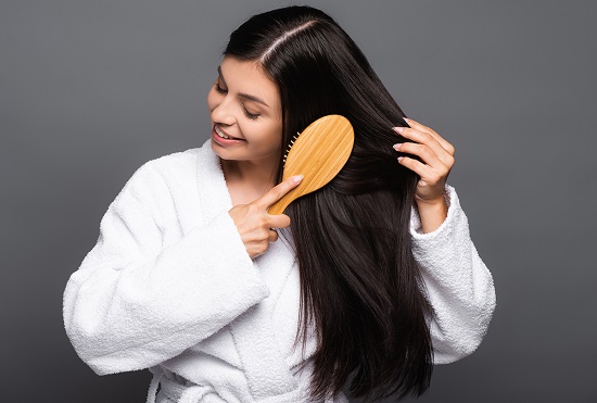 وصفات طبيعية لتنعيم الشعر وإضفاء الحيوية واللمعان عليه