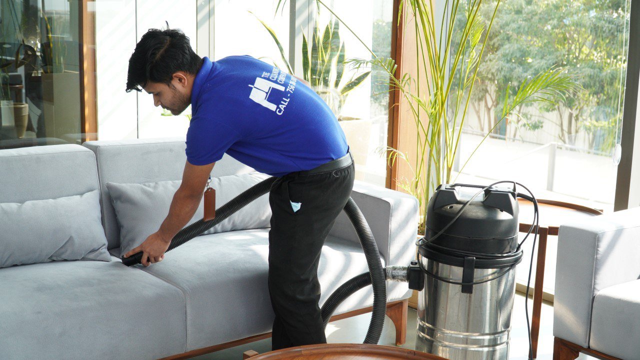 شركة تنظيف كنب في دبي